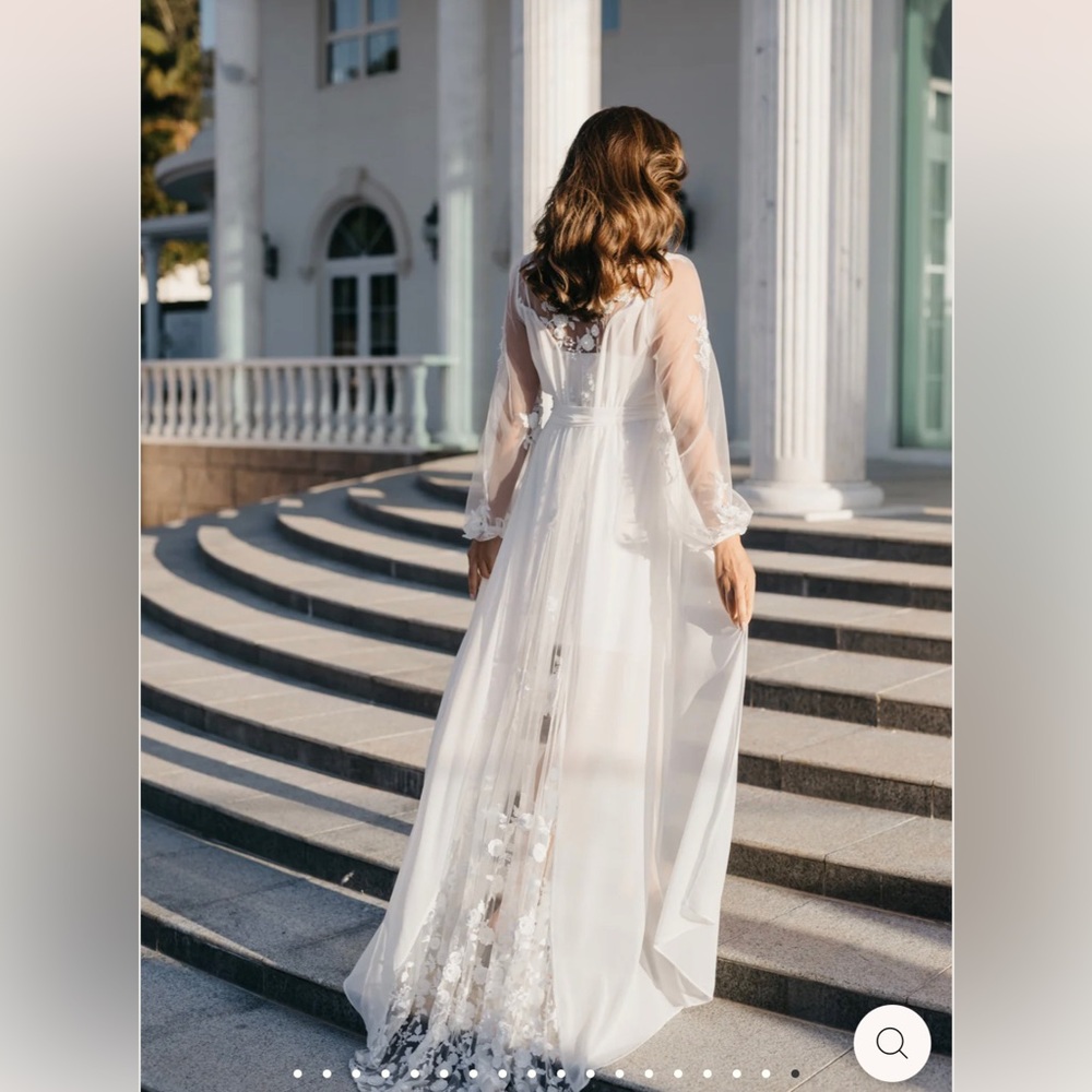 Le rose AMARA BEADED FLORAL LACE MAXI WITH TRAIN - INCLUDES SLIP